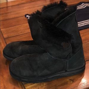 Short button Ugg boots. Good condition!